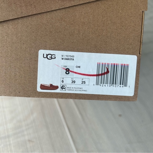 UGG DAKOTA SUEDE SLIPPERS - Picture 7 of 7